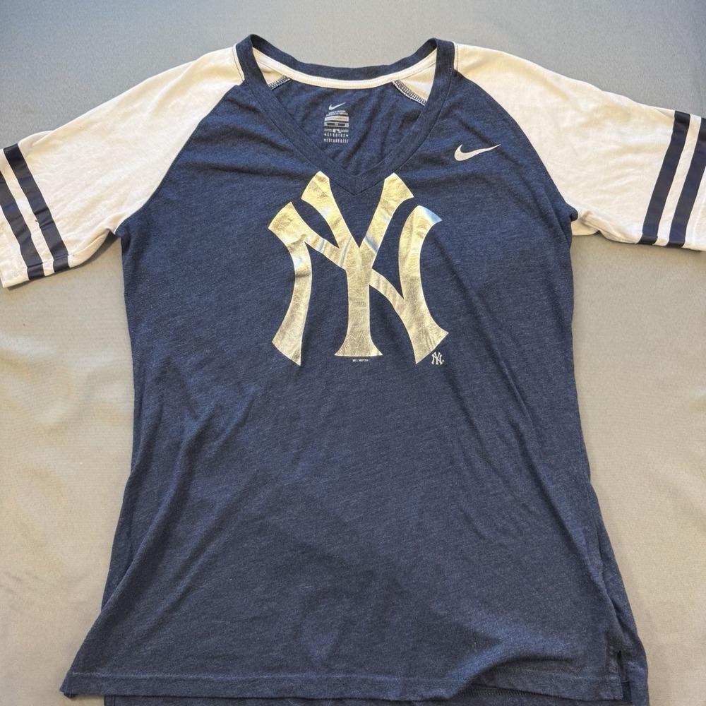 Nike New York Yankees Women's Blue Metallic Graphic Logo Tshirt MLB Size‎ XL - Picture 2 of 6